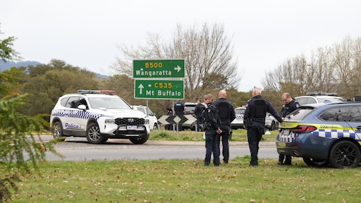 Agenten in hinderlaag gelokt en doodgeschoten in Australië, schutter op de vlucht