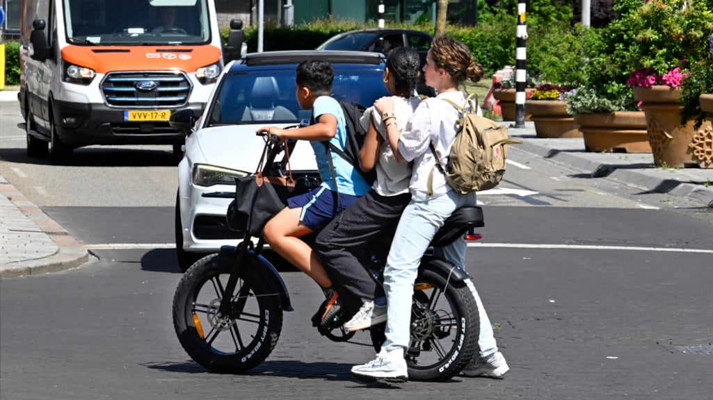 Kabinet wil helmplicht voor kinderen tot 18 jaar op fatbike en elektrische fiets