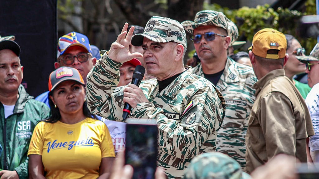 Minister van Defensie Vladimir Padrino López houdt een speech in Caracas als reactie op de dreiging van Amerika.