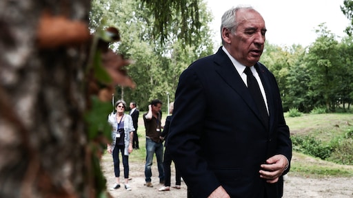 Politieke crisis dreigt in Frankrijk, Franse beurs omlaag: premier 'zal vechten als een hond'