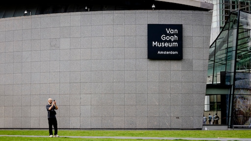 Van Gogh Museum dreigt deuren te sluiten, ruziet met staat over geld voor onderhoud