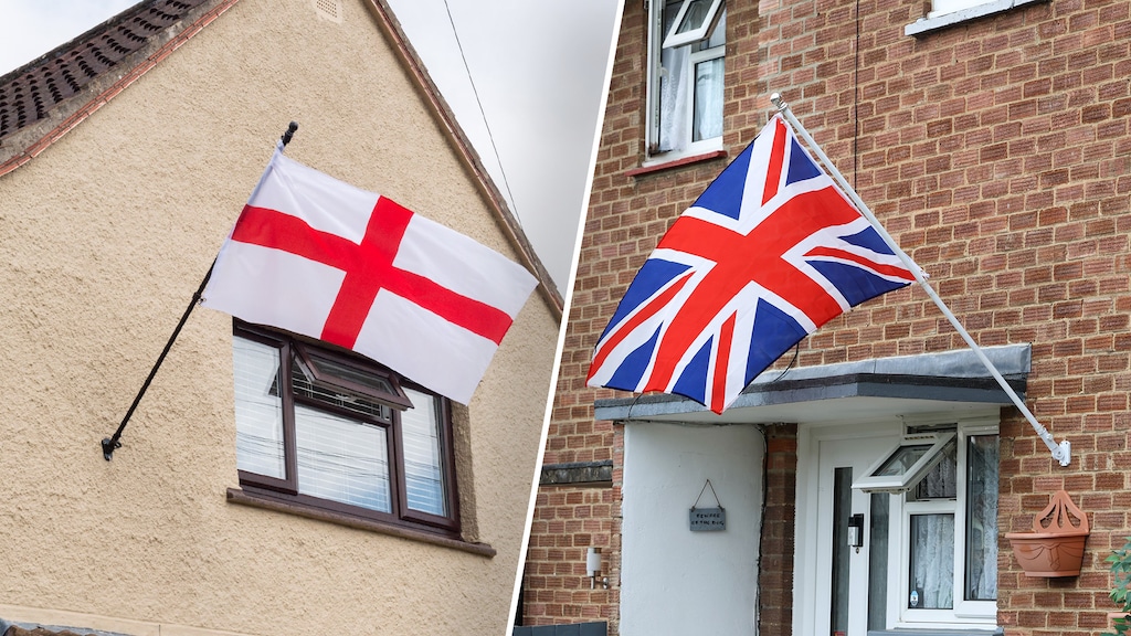 Links de Engelse vlag, rechts de Britse.