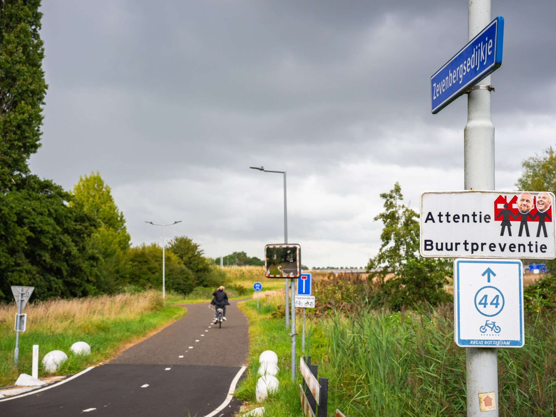 Nog twee meisjes achtervolgd door man op scooter in Rotterdam