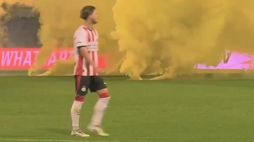 Vitesse-fans verstoren duel: 'Wij geen voetbal, jullie geen voetbal'