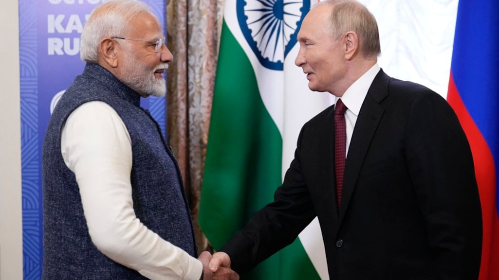 Trump straft India, dat miljarden bespaart met goedkopere Russische olie