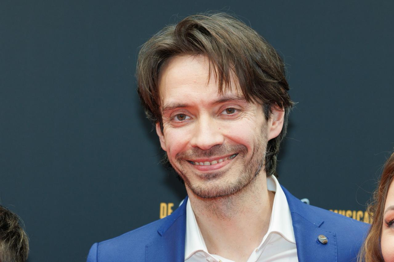 Robbert de Nijs begint zangcarrière: 'Nu pa er niet meer is, ligt daar wat minder druk op'