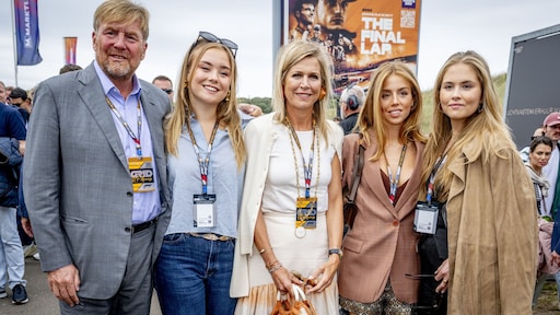 Het koningshuis geniet bij de Grand Prix: 'Fantastisch om hier tussen te staan'