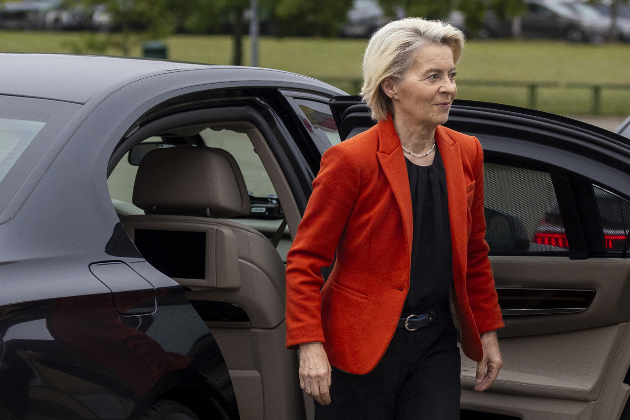 Gps vliegtuig EU-voorzitter Von der Leyen 'op zwart', Rusland beschuldigd