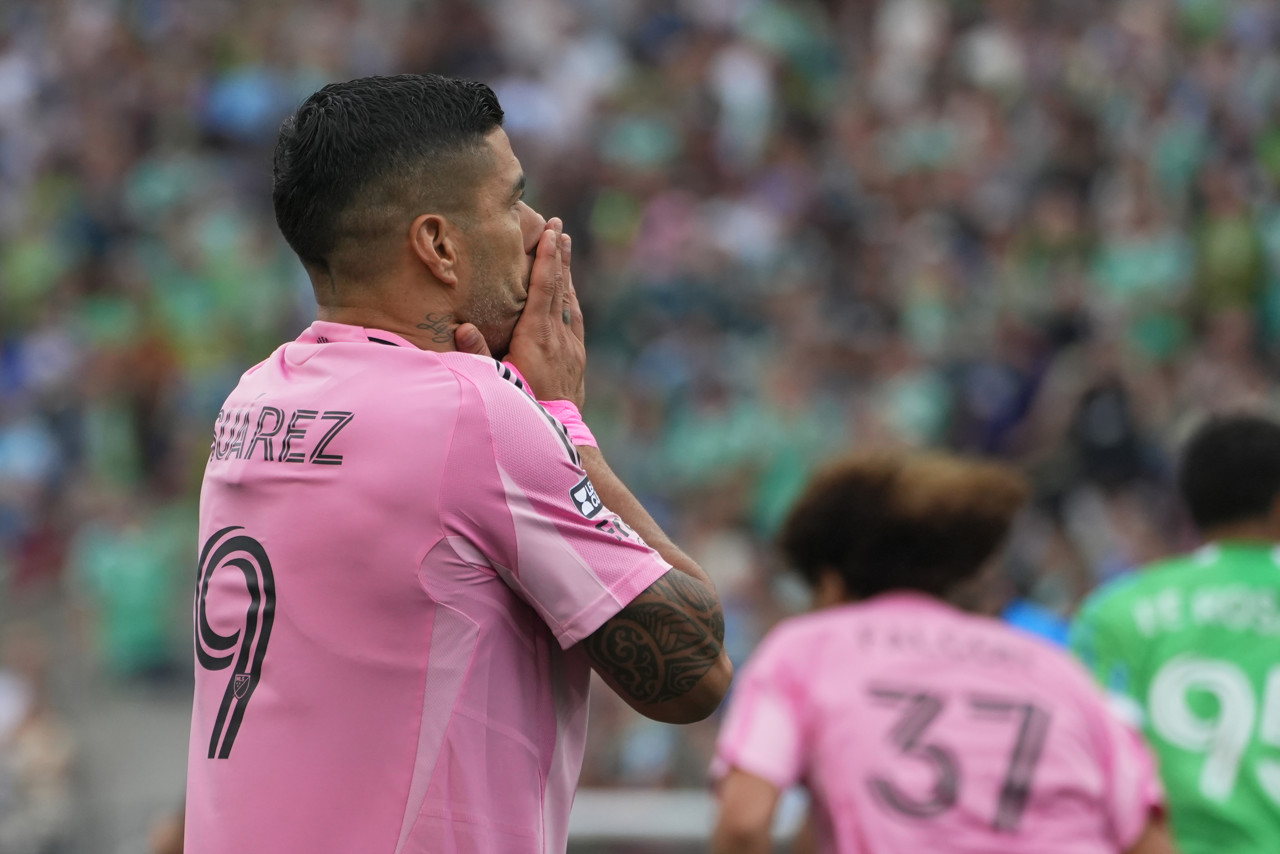 Luis Suárez misdraagt zich na verloren finale: spuugt naar staflid