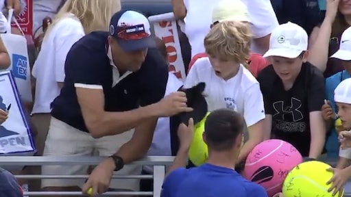 Man betuigt spijt voor weggrissen petje uit handen kind bij US Open: 'Ernstige fout gemaakt'