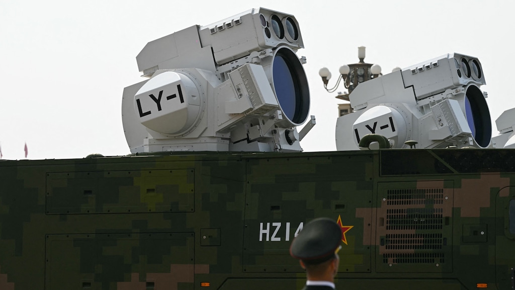 Het laserwapen tijdens de parade.