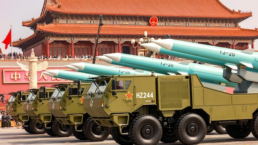 China laat spierballen rollen bij militaire parade: 'Hard op weg om grootste te worden'