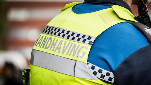 Handhaver bij verkeerscontrole aangereden, aangifte van poging mishandeling