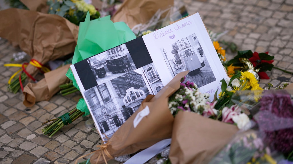Bloemen bij de plek van het ongeluk.