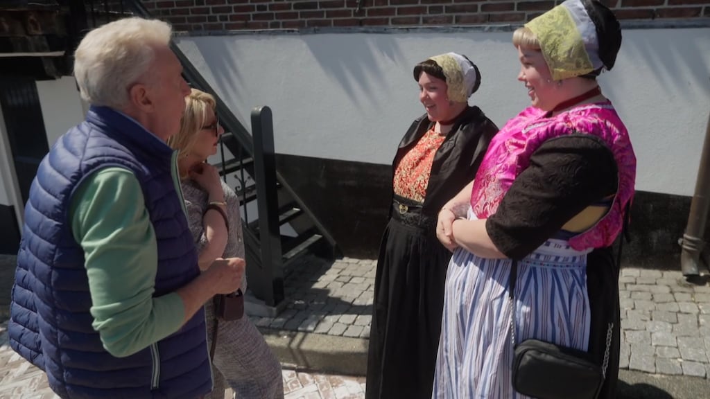 André van Duin en Janny van der Heijden duiken op in Urk!: 'Kijken of we dit overleven'