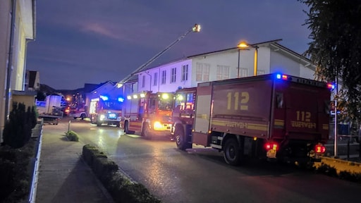 Dak Duitse supermarkt stort in, meerdere gewonden