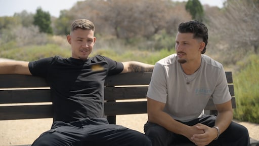 Jeugdvrienden Kevin en Mitch starten zonder ervaring bar in Spanje in Ik Vertrek: 'Hebben het onderschat'