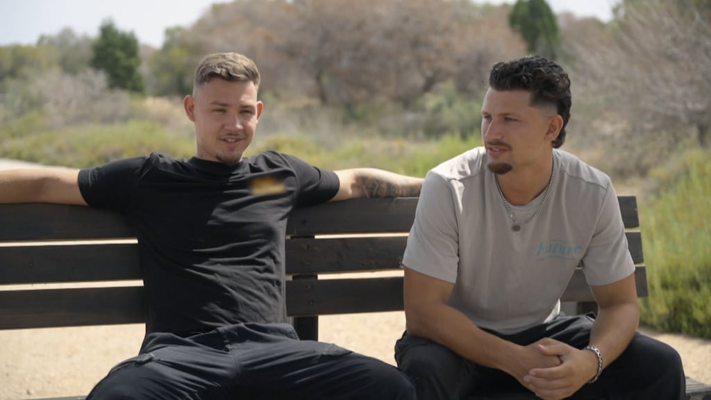 Jeugdvrienden Kevin en Mitch starten zonder ervaring bar in Spanje in Ik Vertrek: 'Hebben het onderschat'