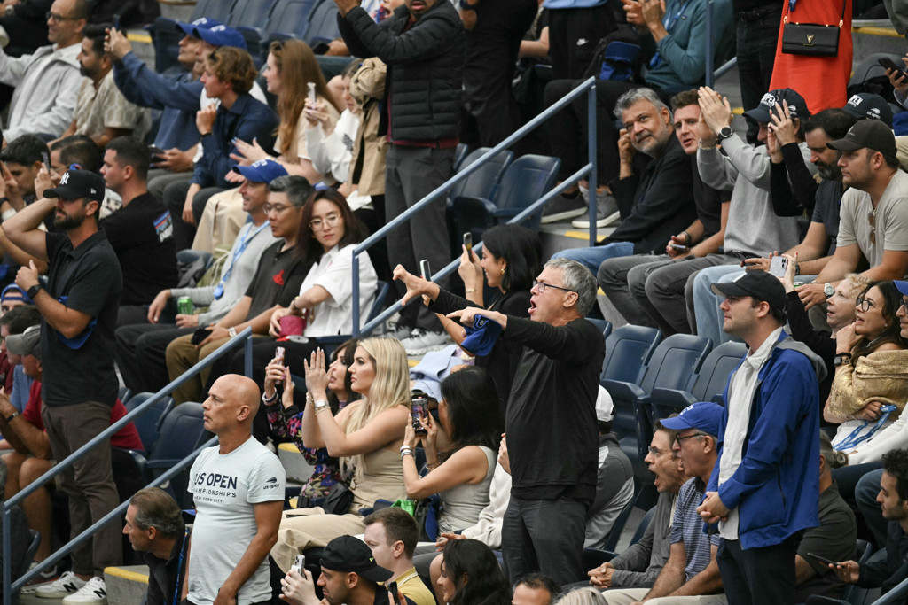 Op de tribune klonk gejoel toen Donald Trump arriveerde.