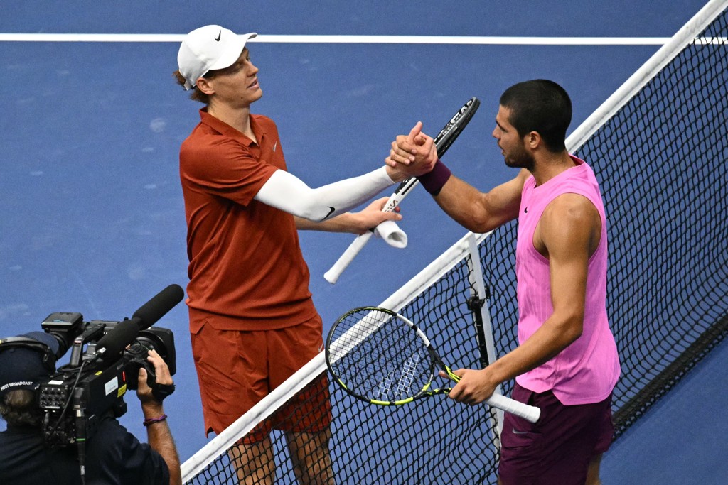 Alcaraz verslaat Sinner in finale US Open, Trump op tribune uitgejoeld