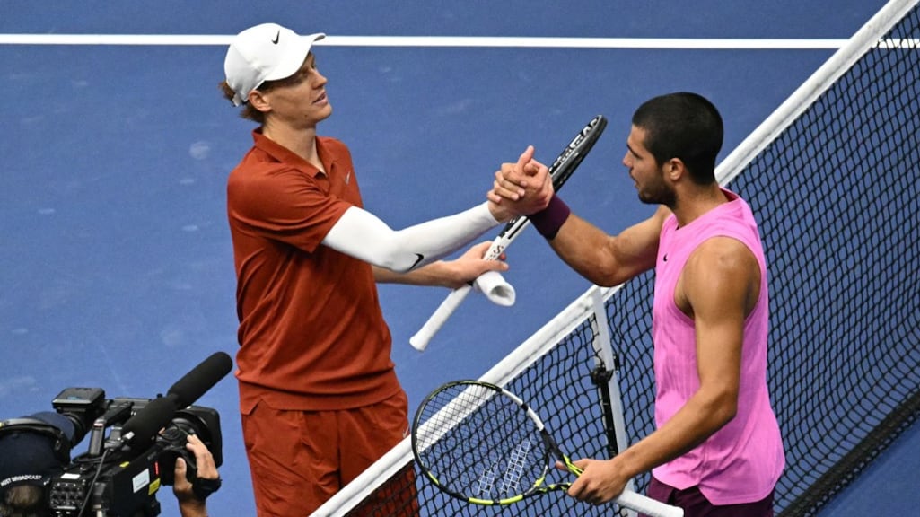 Alcaraz verslaat Sinner in finale US Open, Trump op tribune uitgejoeld