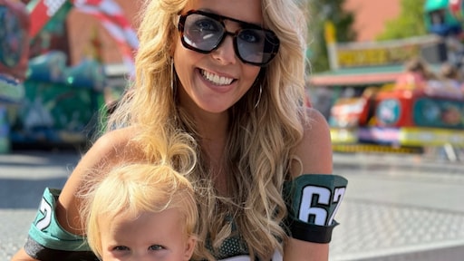 Monique Smit blikt terug op bevalling dochter Lovi: 'Ze is bijna twee jaar'