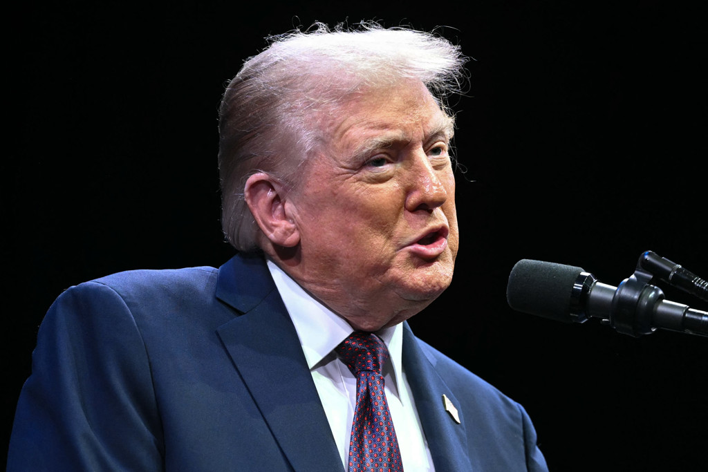 Briefje dat Trump aan zedenverdachte Epstein gestuurd zou hebben openbaar