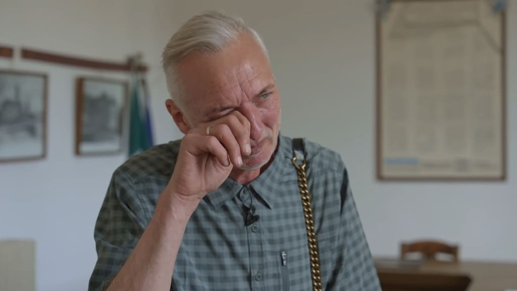 Martien Meiland tot tranen geroerd door burgemeester in Chateau Meiland: 'Zo lief'