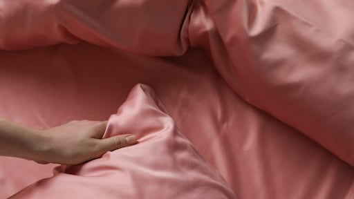 6 fijne voordelen van slapen onder satijnen beddengoed