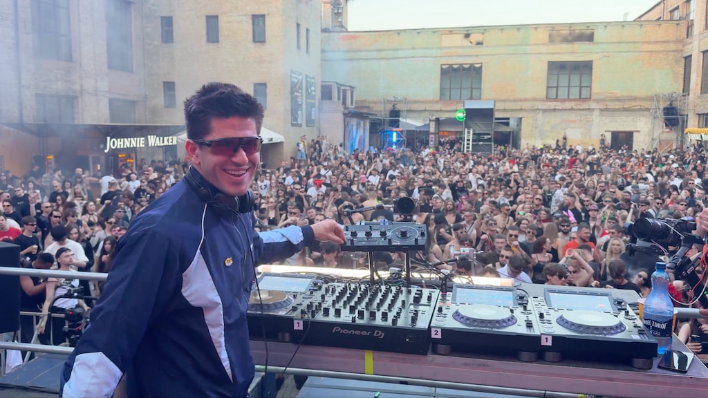 Nederlandse dj (28) draaide in Kyiv tijdens recordaanval met drones: 'Na een uur naar de schuilkelder'