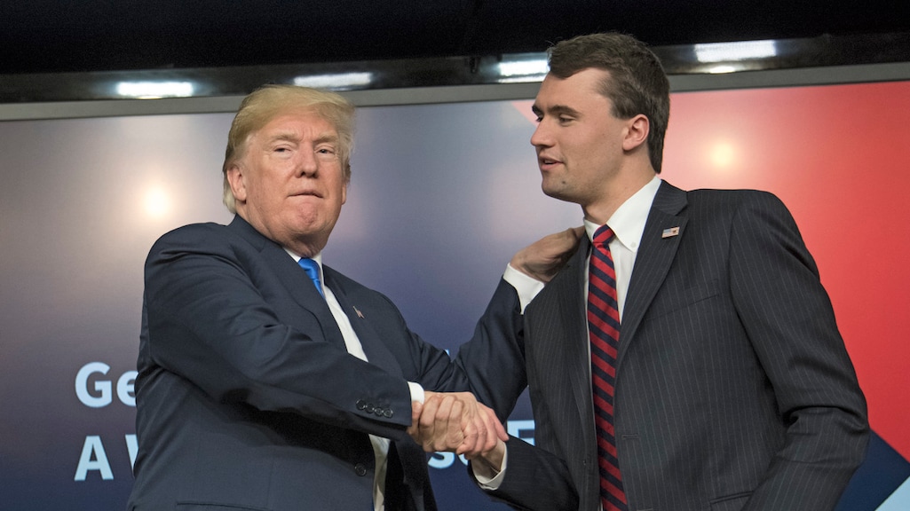 De Amerikaanse president Donald Trump samen met Charlie Kirk.
