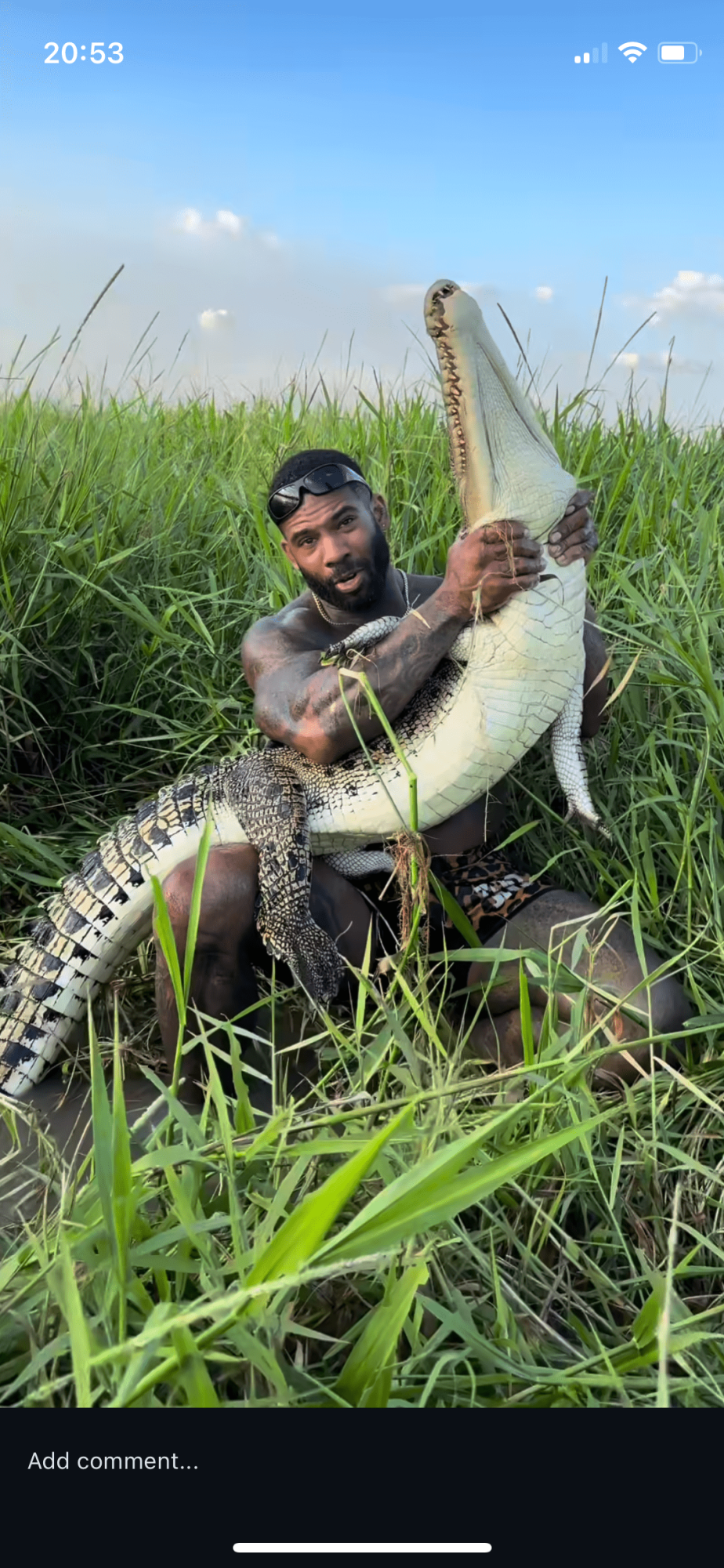 Amerikaanse influencer worstelt met krokodillen, Australië stelt onderzoek in