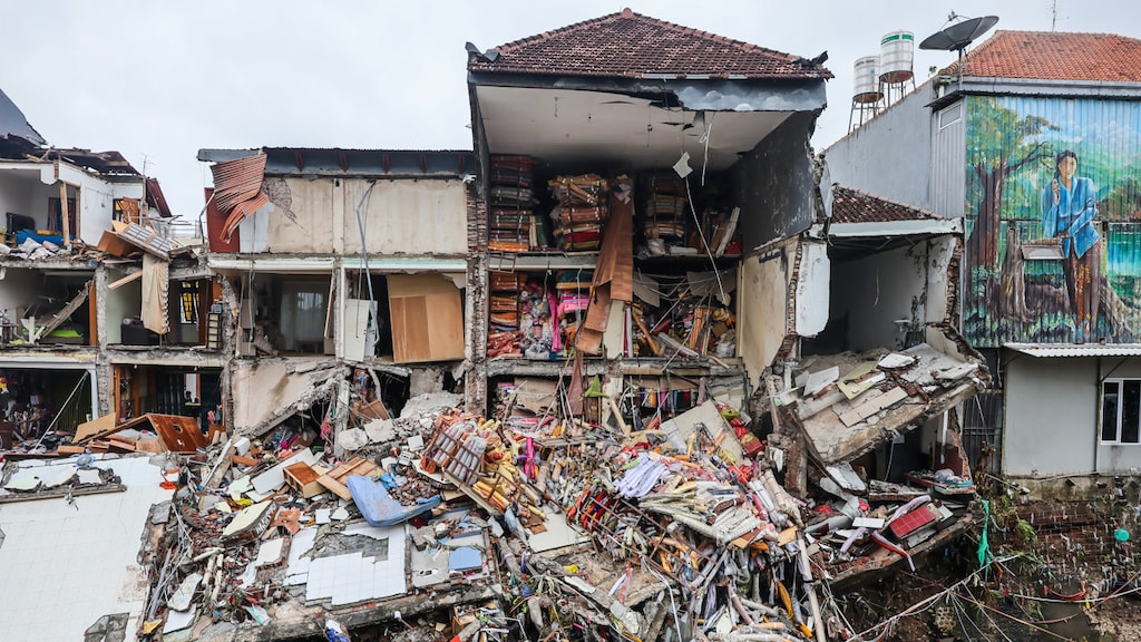 Overstromingen eisen 18 levens op toeristische eilanden Bali en Flores