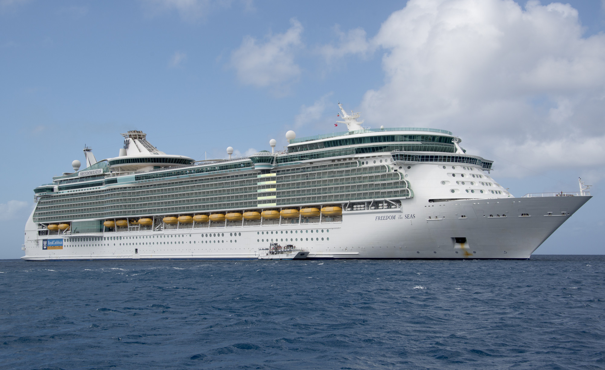 Man springt van boord op cruiseschip, had bijna 17.000 dollar gokschuld