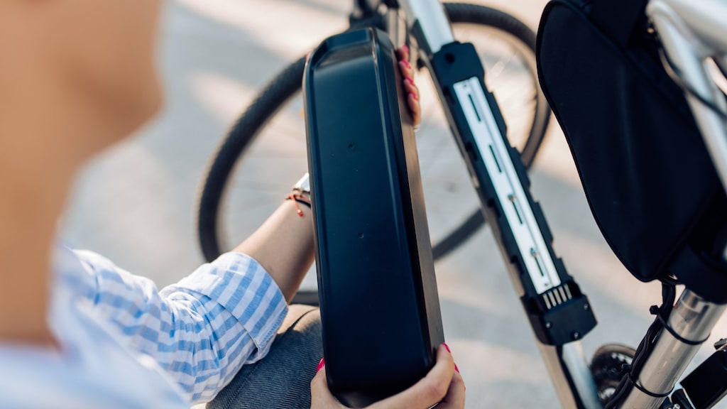 Brandweer waarschuwt voor brandgevaar bij e-bike: 'Accu kan exploderen'