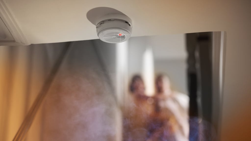 Always place a smoke detector in the room where the battery is charged.