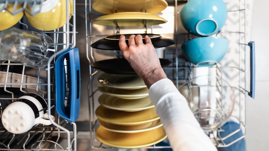 Waarom je beter ook glansspoelmiddel gebruikt bij all-in-one vaatwasblokjes