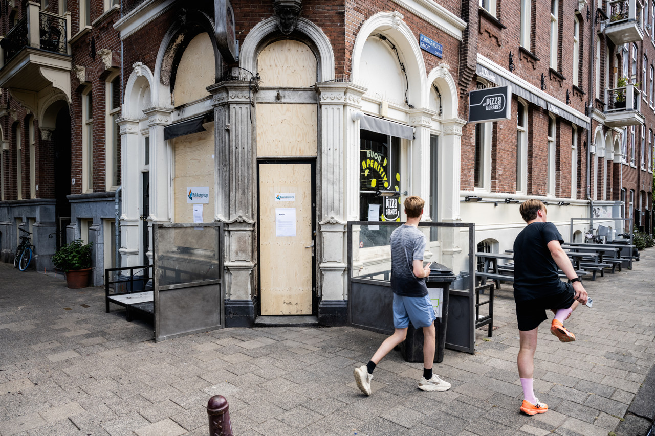 Amsterdamske oblasti zaradi niza napadov zaprle štiri poslovalnice De Pizzabakkers