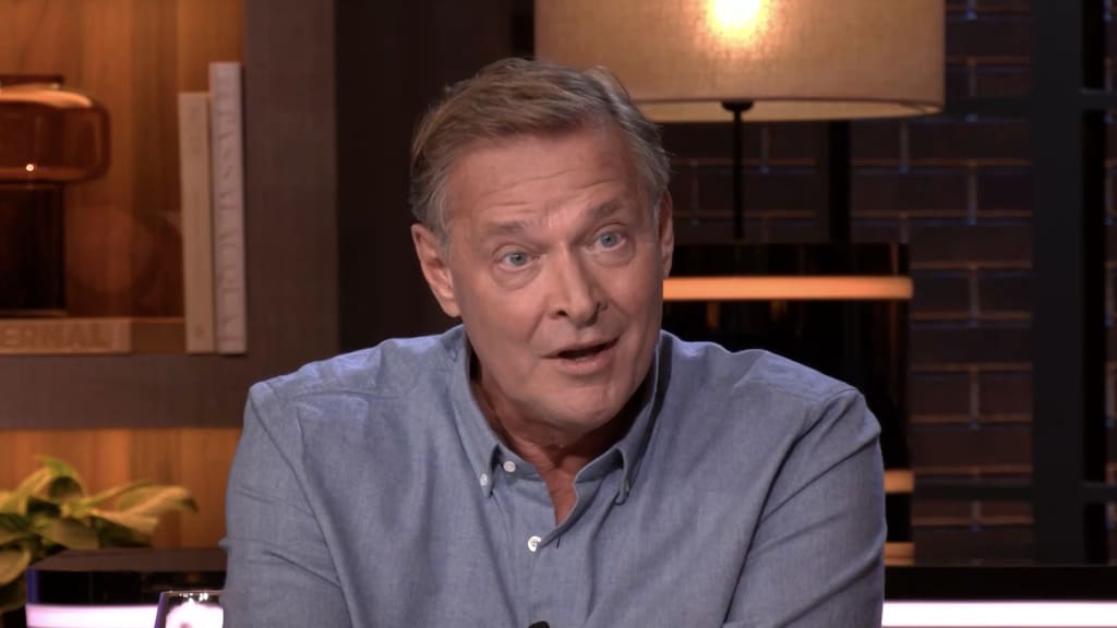 Albert Verlinde geëmotioneerd in RTL Tonight vanwege beslissing AVROTROS over songfestival: 'Schiet in verkeerde keelgat'