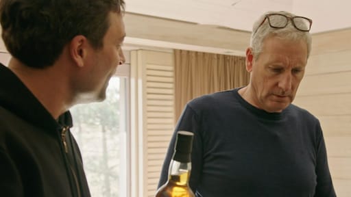 Viktors drankvoorraad op slaapkamer zorgt voor verbazing in De Verhulstjes
