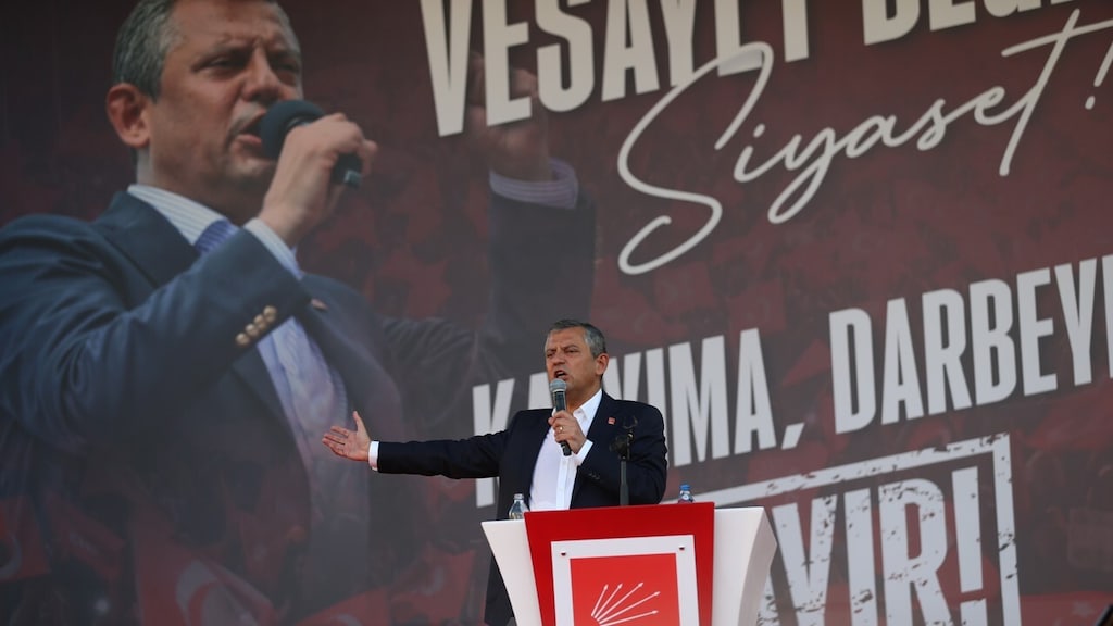 Turkse rechtszaak tegen partijbestuur CHP uitgesteld: 'Ligt erg gevoelig'