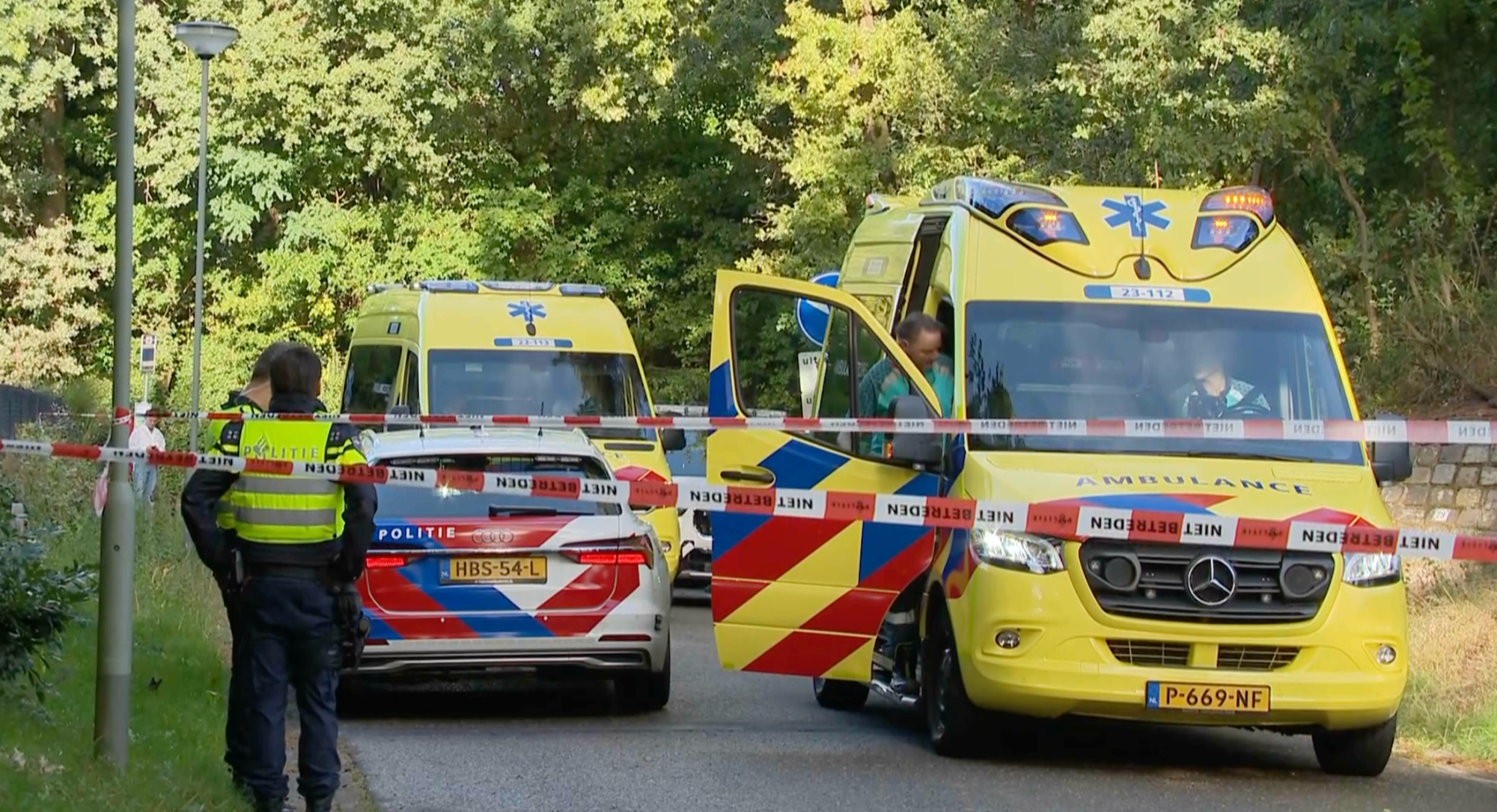 Man in tuin overleden na steekpartij, dader liet een zelfgemaakte speer achter