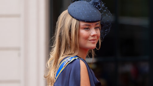 Ariane verschijnt in jurk van Victoria Beckham op eerste Prinsjesdag