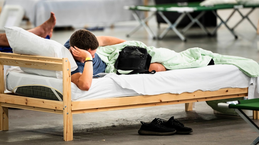 Noodkreet Rode Kruis om tekort opvangplekken Oekraïners: 'Gezinnen slapen in auto's'