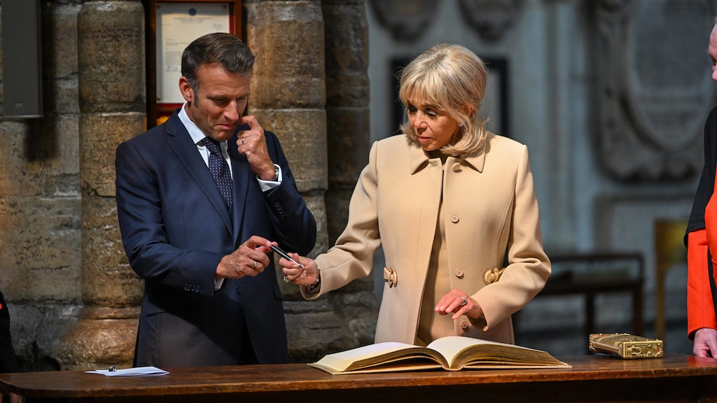 Macron wil met wetenschappelijk bewijs aantonen dat zijn partner biologische vrouw is