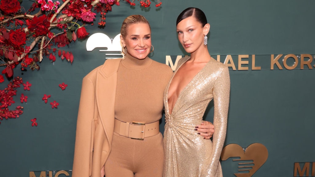 Yolanda Hadid deelt verhaal over Bella's strijd met Lyme: 'Jij bent een overlever'