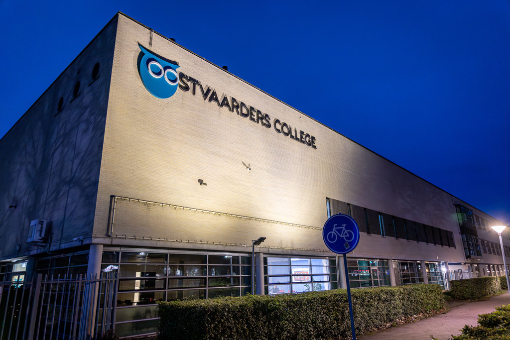 Politie pakt twee jongens op voor dreigmail aan middelbare school in Almere