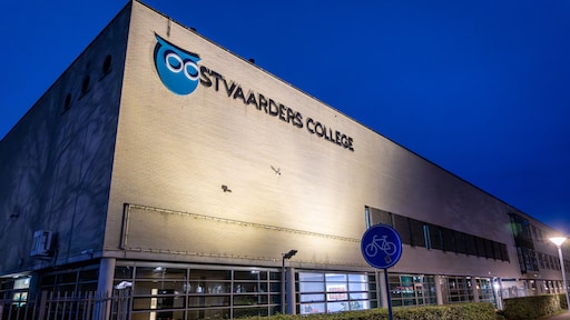 Politie pakt twee jongens op voor dreigmail aan middelbare school in Almere