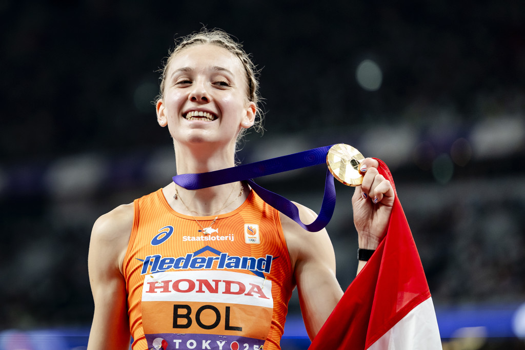 Oppermachtige Femke Bol pakt wereldtitel 400 meter horden