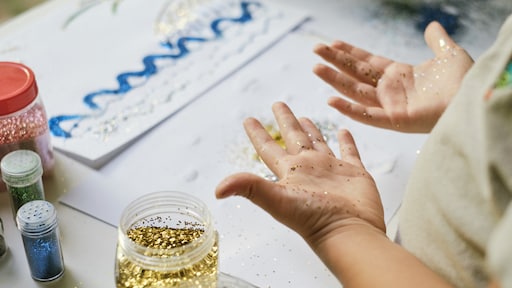 Huishoudexpert deelt: zo ban je glitter uit je woning na knutselsessies